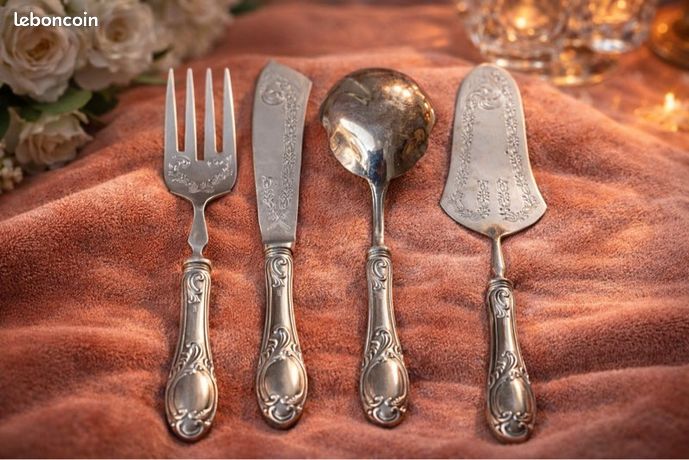 Christofle Alfenide Superbe Pelle a Tarte Metal Argente Modele