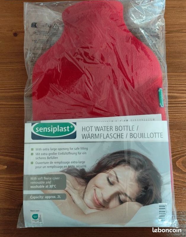 Bouillotte neuve Avec housse en polaire. Capacité de 2L Dimensions: 32 x 19,5 cm (image 1)