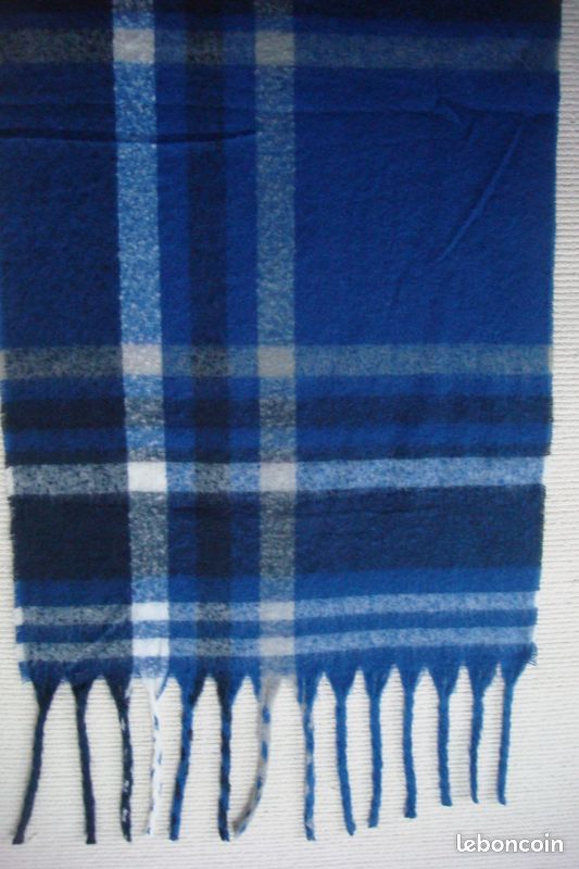 écharpe à franges carreaux indigos bleus et blancs laine et viscose (image 5)