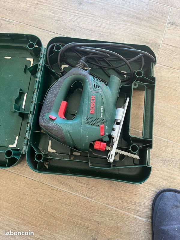 Scie Sauteuse Bosch PSA 700 E - Outil Bricolage Puissant Et Robuste