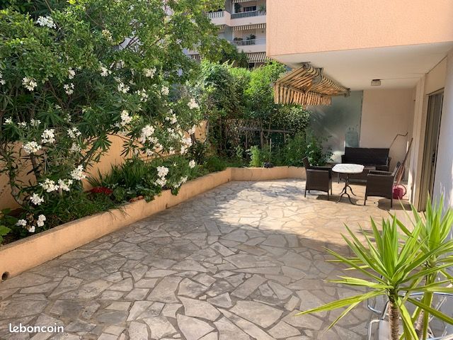 Appartement 3 pièces 100 m² · à Saint-Laurent-du-Var · 100 m² · 2 100 €