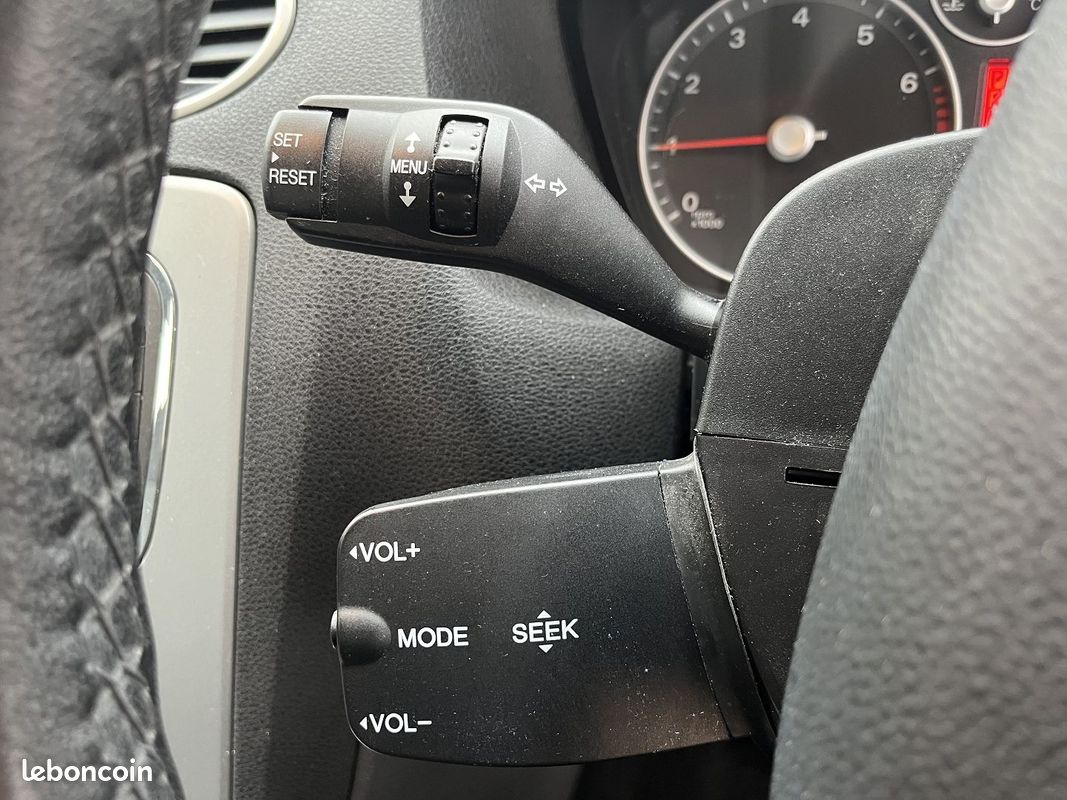 Ford FOCUS 1.6 100CH GHIA BVA 4P (VOLANT À DROITE) (image 10)
