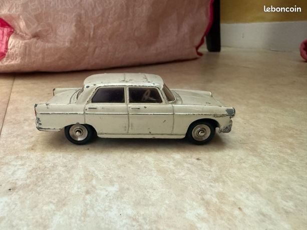Dinky toys france 553 - peugeot 404 - ancien - Collection