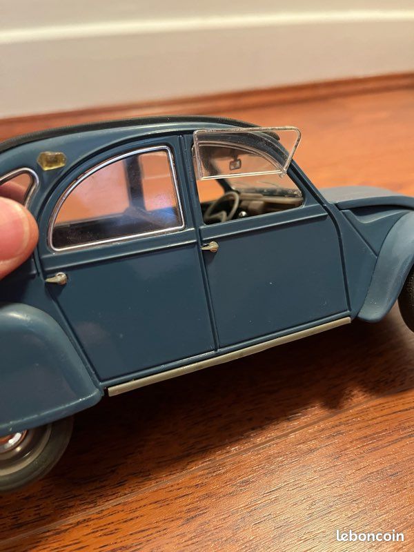 Voiture Solido 1/18ème Citroën 2CV- année : 1966- Ref : 8028