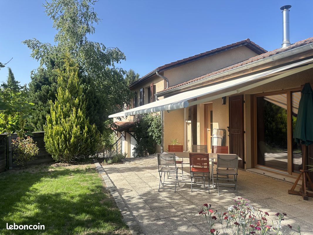 Maison 7 pièces 144 m² · à Le Chambon-Feugerolles · 144 m² · 285 000 €