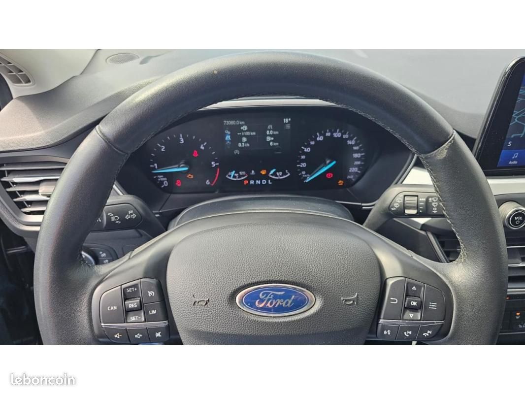 Ford Focus SW Connected 1.5 EcoBlue 120cv BVA inclus Camera de Recul + Attelage + Avertisseur ang... (image 5)