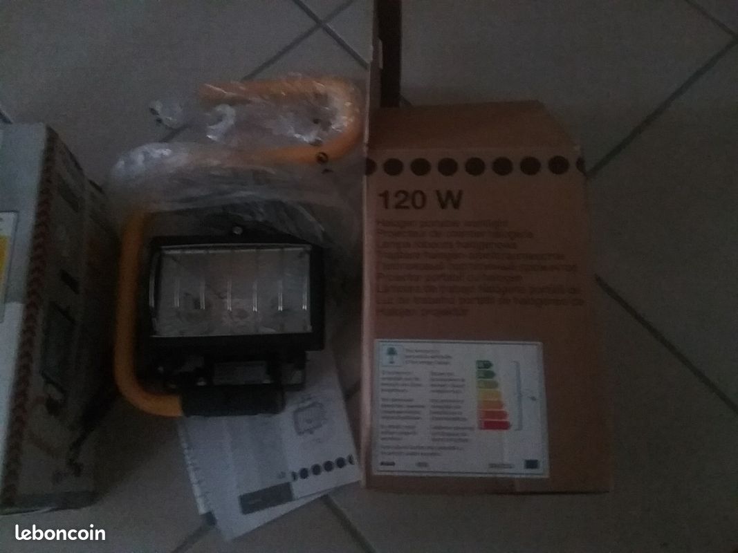 Vend deux projecteurs neuf (image 2)