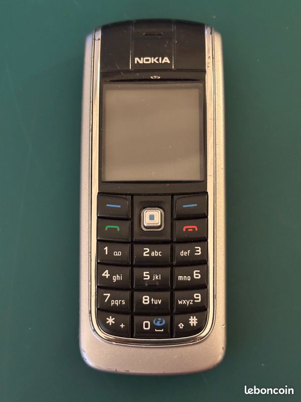 Téléphone portable vintage Nokia 6021 noir et argent – à touches – 2G (image 1)
