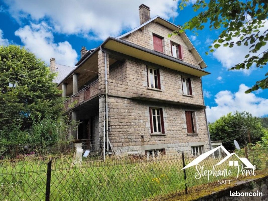 Maison 13 pièces 256 m² · à Bonnefond · 256 m² · 85 000 €