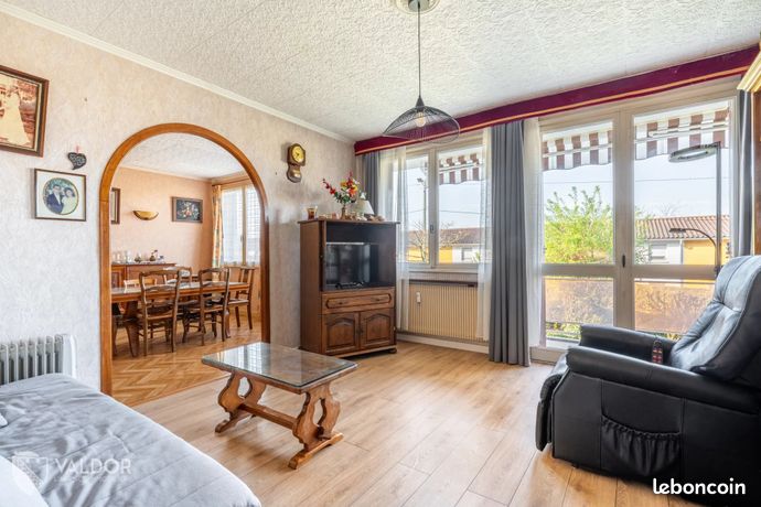 Apartment in Jassans-Riottier - View 2