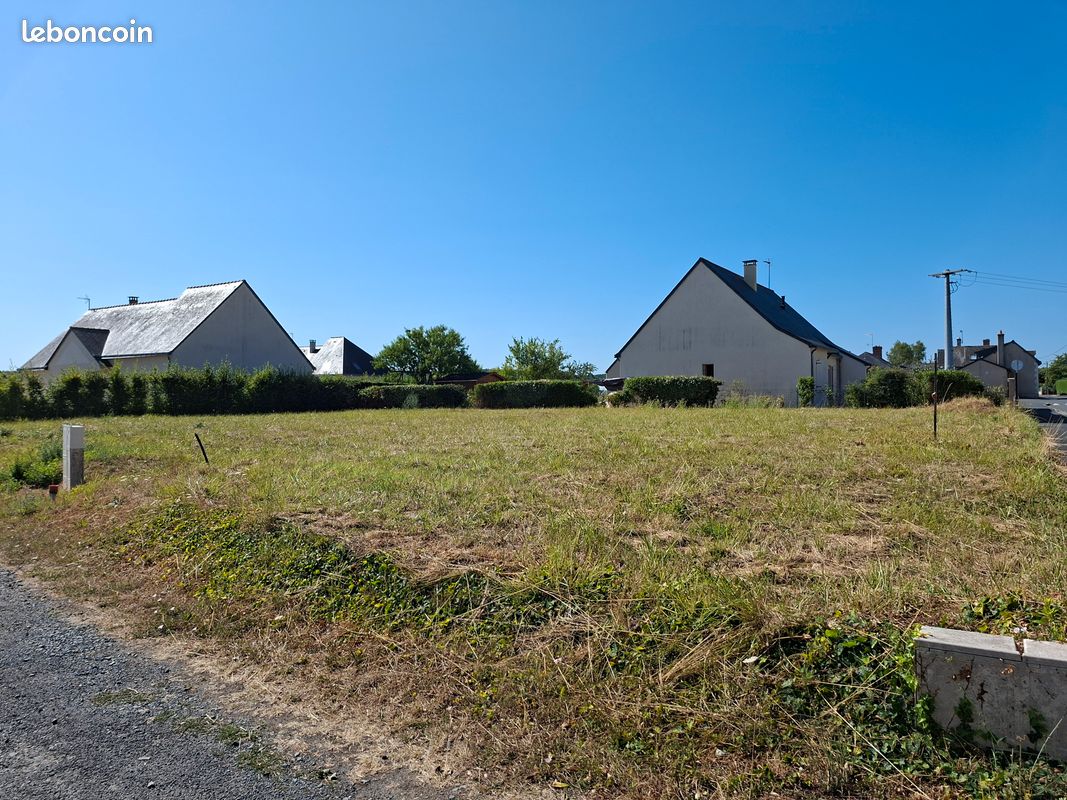 Terrain 789 m² VERNANTES · 32 349 €