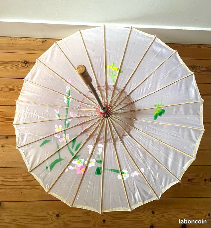 Ombrelle chinoise bambou et tissu peint (image 1)