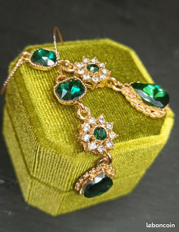 Boucles D'oreilles Vintage Clips En Or Avec Cristal Vert émeraude - Bijou Rare Et élégant
