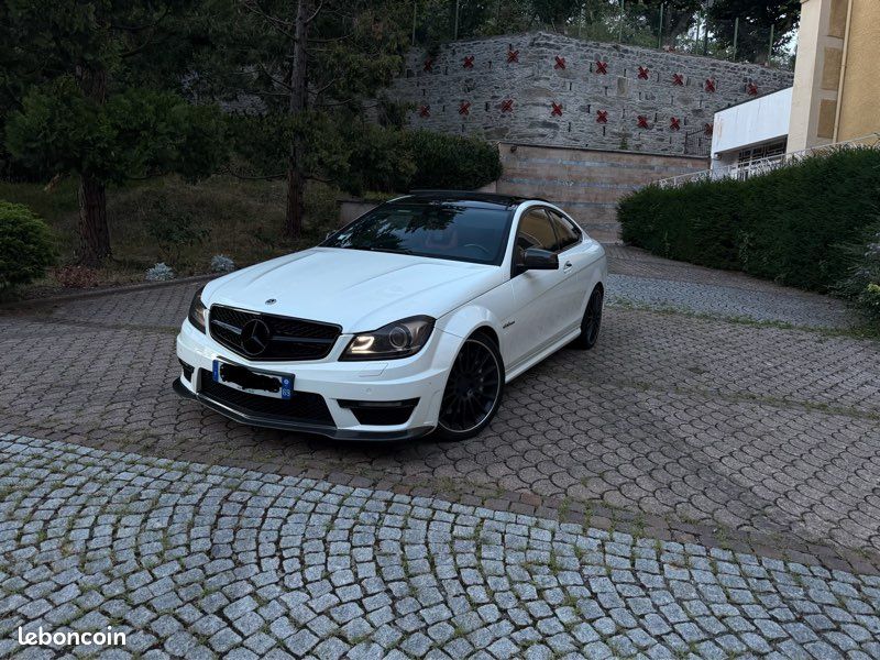Mercedes c63 amg performance (image 2)