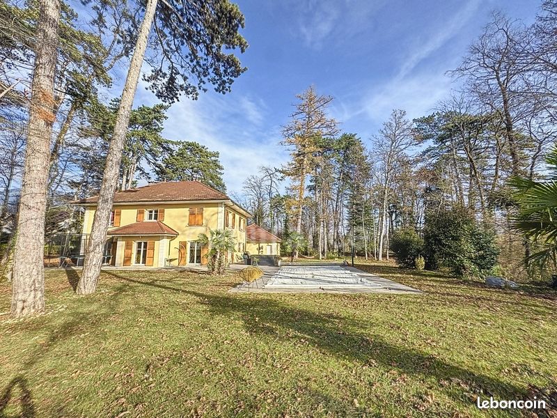 Maison 8 pièces 240 m² · à Gex · 240 m² · 1 295 000 €