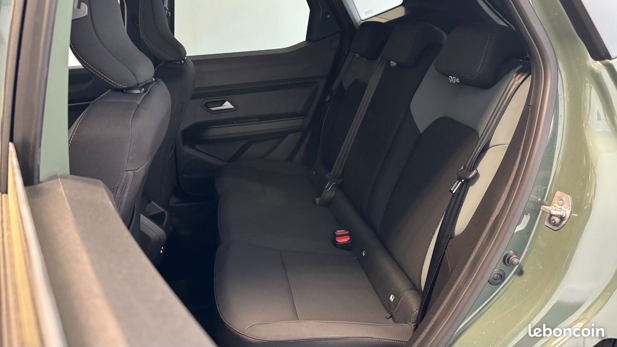 DACIA DUSTER HYBRID-G 150CH 4X4 BVA EXTREME SUREQUIPe (image 14)
