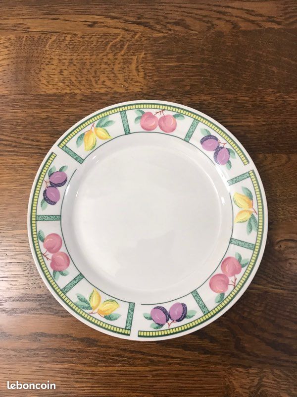 Un lot de six assiettes plates (image 1)