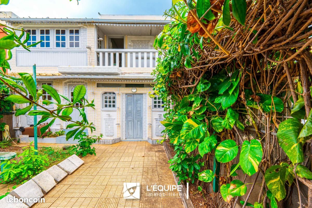 Maison 7 pièces 146 m² · à Saint-Denis · 146 m² · 230 000 €