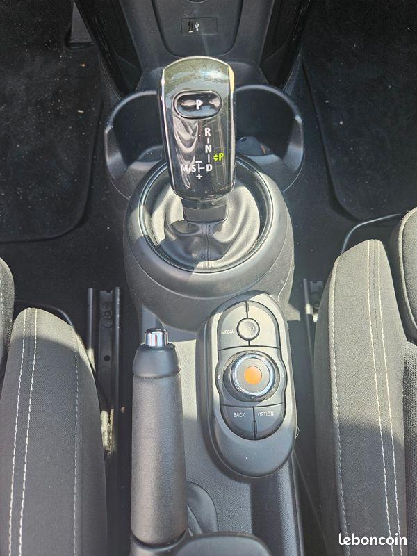 Mini cabrio 2.0 190 cooper s bva (image 27)