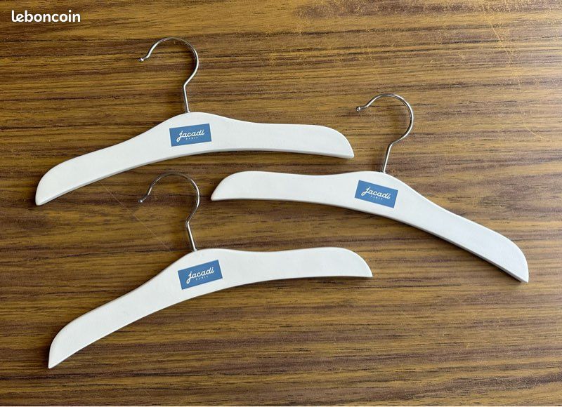 Lot de 3 cintres enfant JACADI - EN PARFAIT ÉTAT - (image 2)
