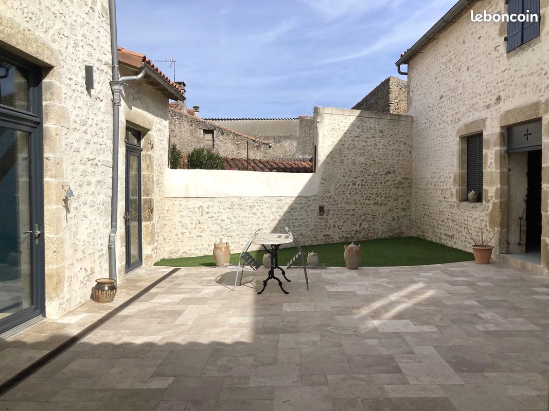Maison 10 pièces 225 m² · à Airvault · 225 m² · 249 000 €