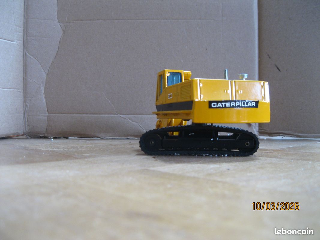 Joal, excavatrice et pelle hydraulique Caterpillar