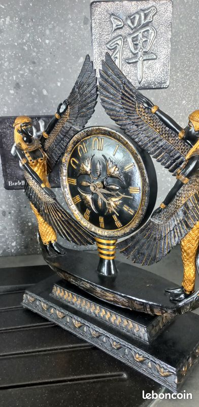 Horloge décorative Design Toscano – Les Ailes d’Isis (image 2)