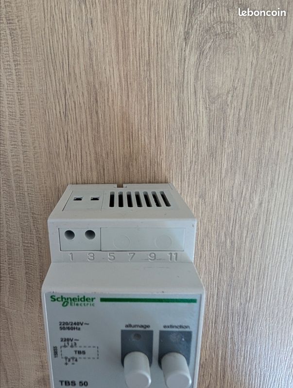 Schneider Electric TBS Télécommande Blocs Éclairage De Sécurité - Compatible 100 Blocs - 15856
