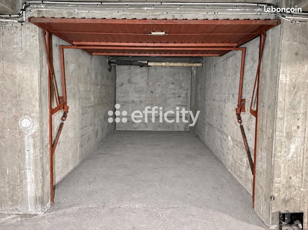 Parking 18 m² · à Villeurbanne · 18 m² · 11 000 €