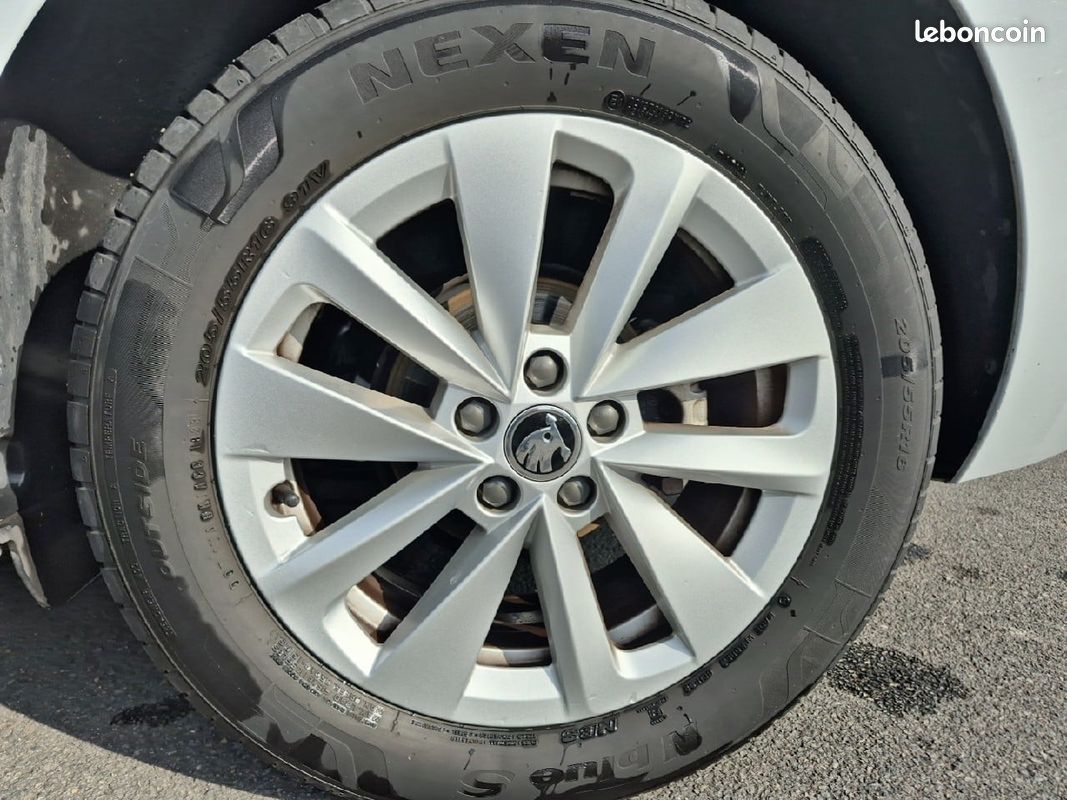 SKODA Scala 1.0 TSI Evo 110 ch DSG7 Business (image 9)
