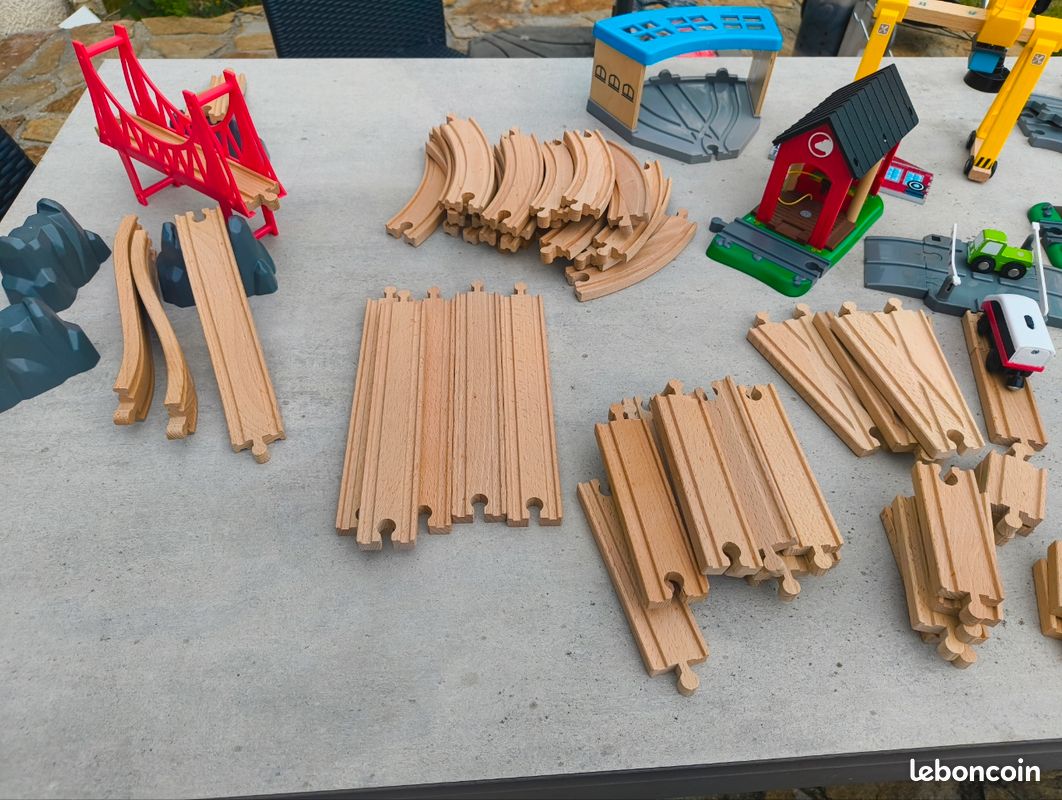 Lot de trains et rails en bois (image 2)