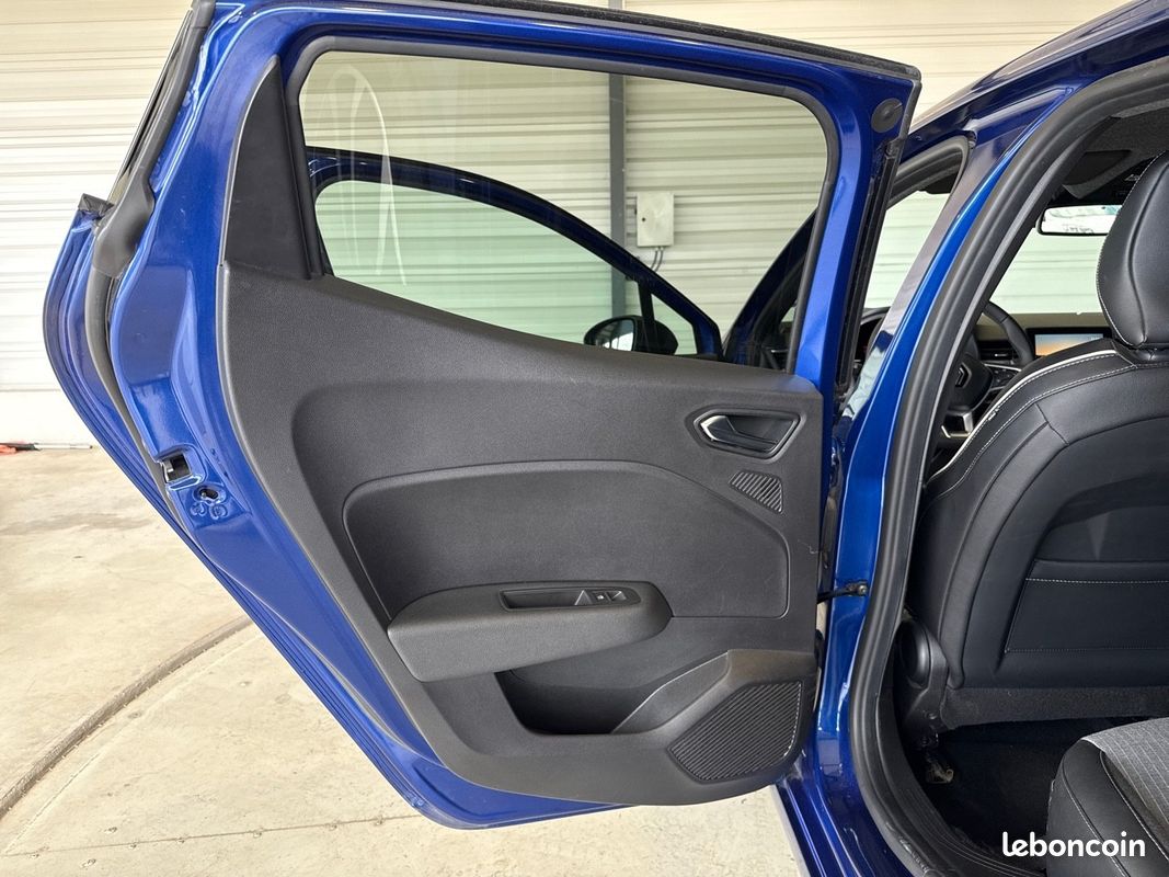 RENAULT Clio TCe 90 Techno (image 28)