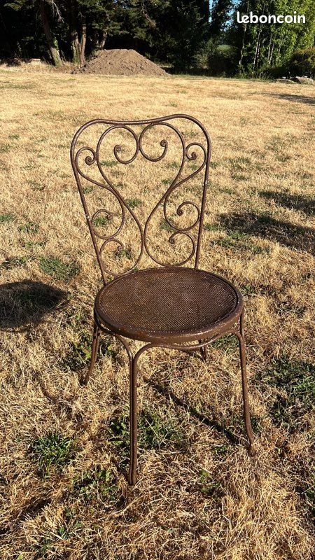 Chaise de jardin ancienne en fer forgé vintage années 50 (image 1)
