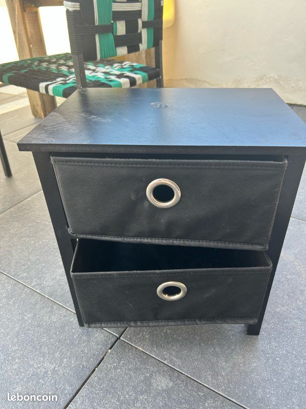 Petite table noire action (image 1)