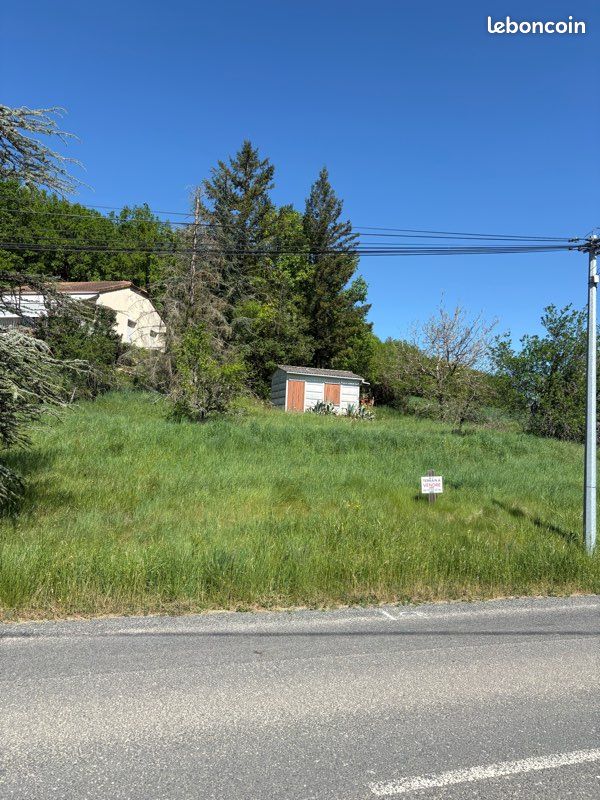 Terrain constructible 1000m2 · à Terrasson-Lavilledieu · 25 000 €
