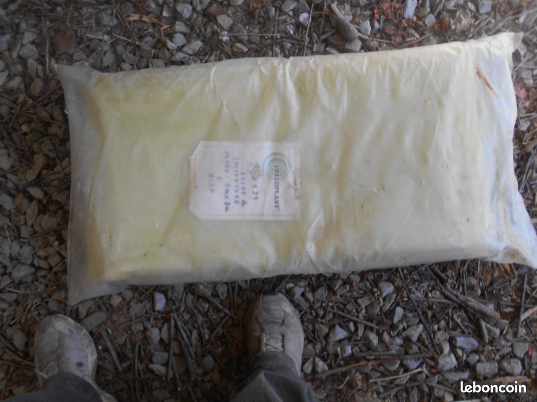 Bâche de serre dans son emballage 5m sur 8.couleur vert celloplast 80euros en espèces (image 2)