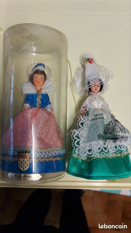 Lot de Poupees regionales Collection