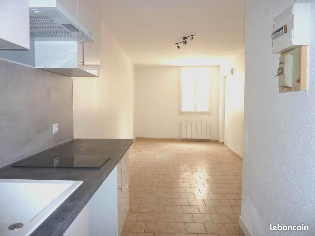 Appartement 1 pièce 22 m² · à Saint-Genis-Laval · 22 m² · 400 €/mois