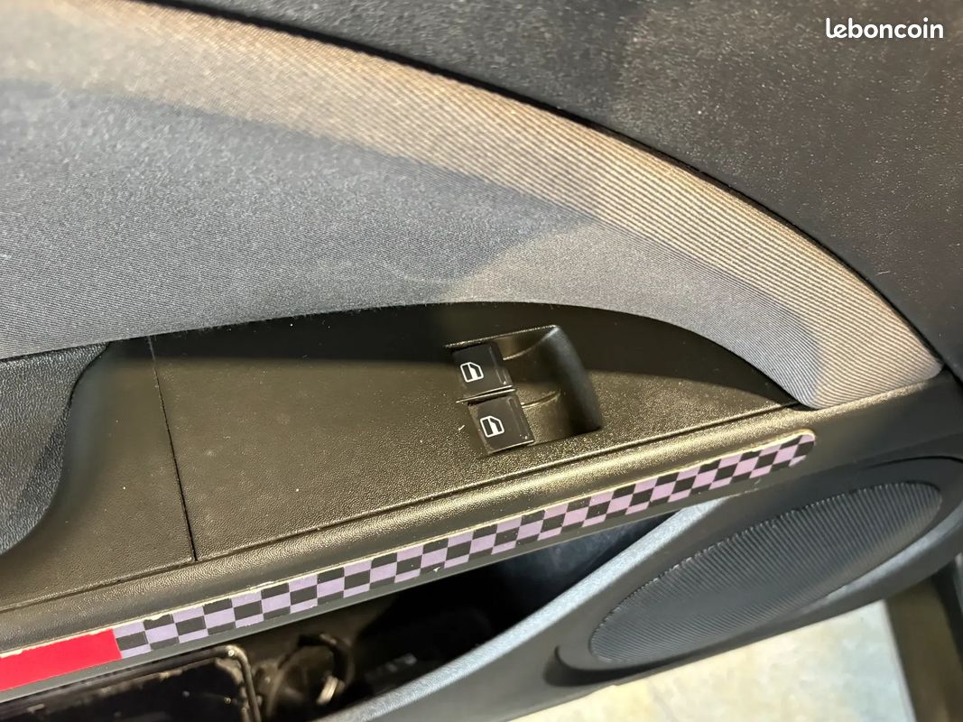 SEAT Leon 1.6 D 105ch Style - 2012 - 171 500 km - CarPlay - Faible km (image 23)