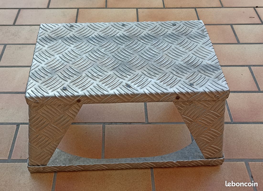 Marche pied acier (image 1)