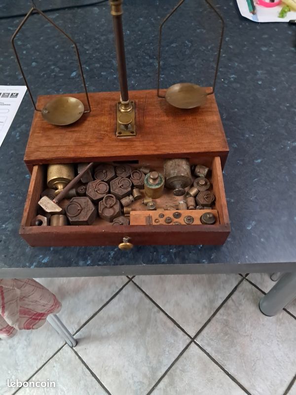Ancienne balance a pharmacie (image 1)