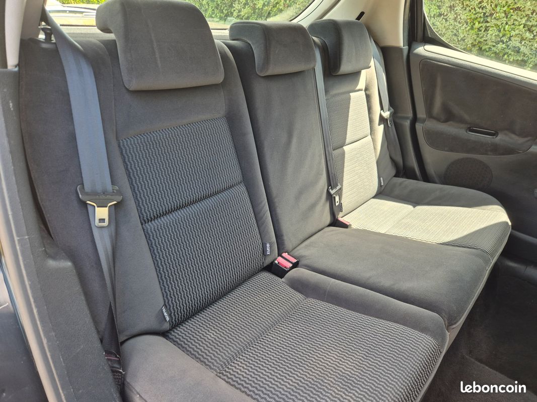 Peugeot 207 1.6 HDI 90ch 3ème main (image 4)