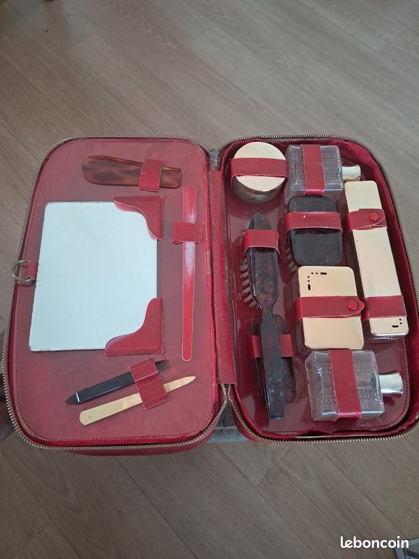 Petit sac ancien de maquillage de couleur rouge (image 7)