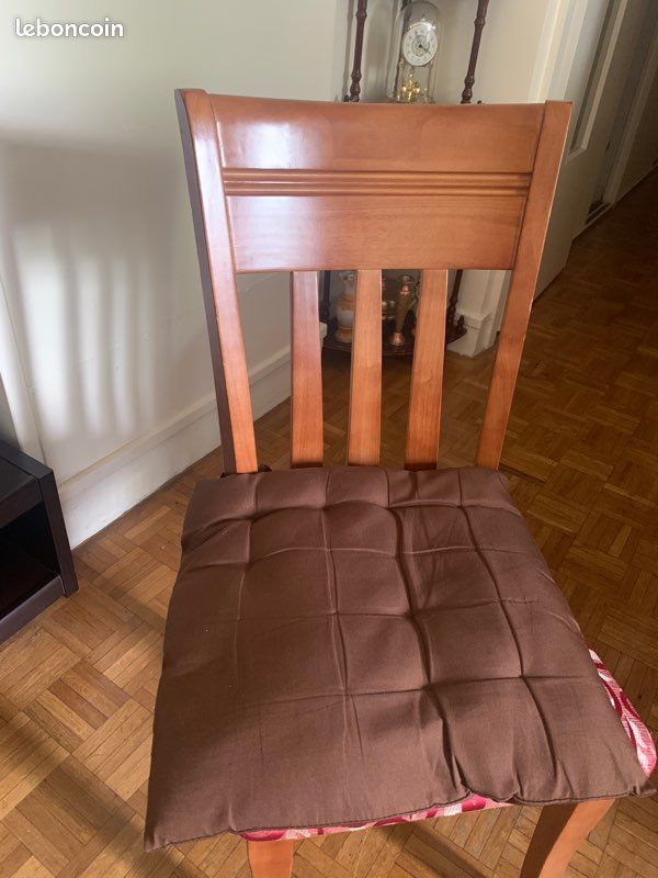 Table à manger en bois avec ces 4 chaises (image 3)
