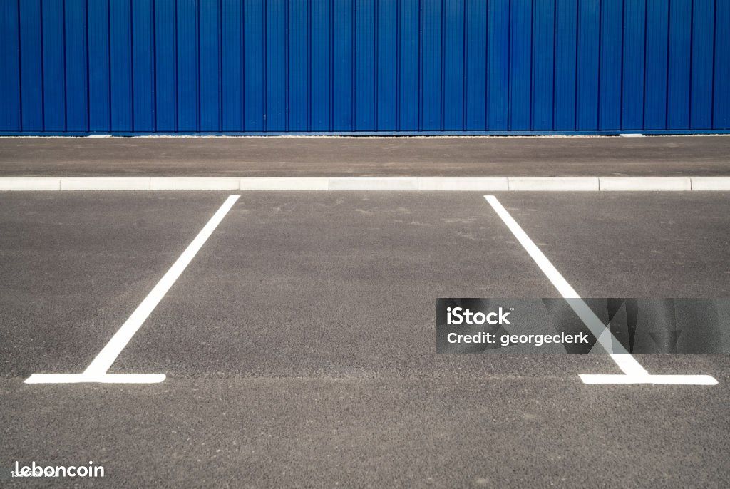 Emplacement parking extérieur · à Saint-Germain-en-Laye · 90 €/mois