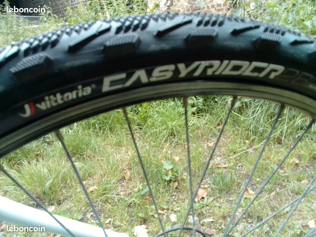 VTT BH en aluminium blanc, équipé de freins hydrauliques et d'une transmission 3 plateaux 9 vitesses Shimano Alivio. 27 vitesses au total (image 14)