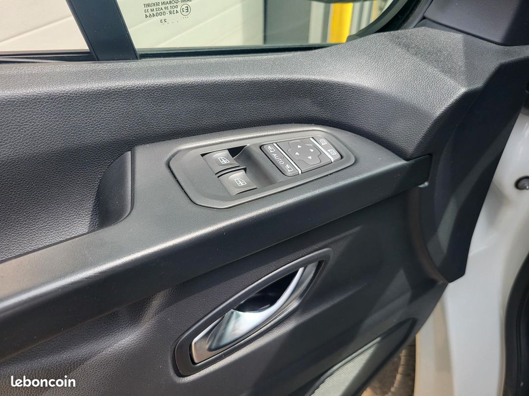 RENAULT TRAFIC L2H1 FOURGON 2.0Blue DCI 130 GRAND CONFORT 03 PLACES avec HABILLAGE BOIS COMPLET + PROJECTEURS FULL LED + RADARS ARRIÈRE + ROUE DE SECOURS / GARANTIE 12 MOIS ( Prix de Vente 18 990 HT ) (image 5)