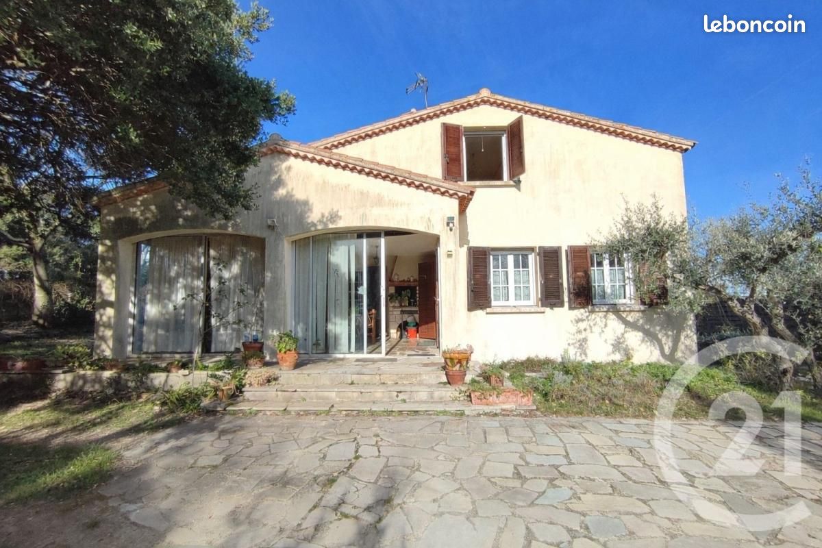 Maison 8 pièces 176 m² · à Villevieille · 176 m² · 392 000 €