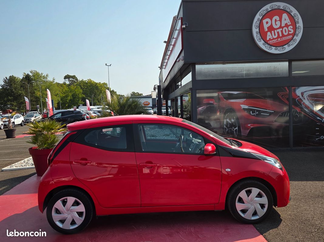 Toyota Aygo 1.0 L VVT-I 72 CH "X-Play" 5 Portes / 1ère Main (image 6)
