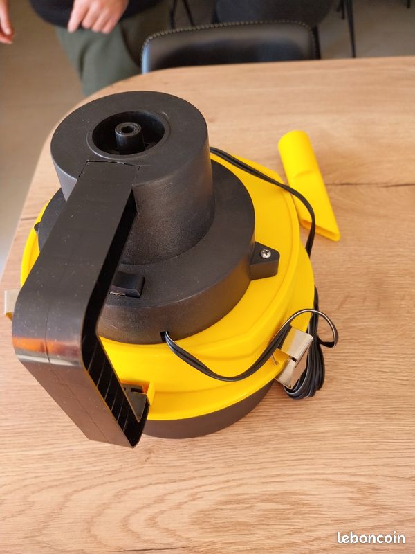 Aspirateur forme bidon pour camion (image 3)